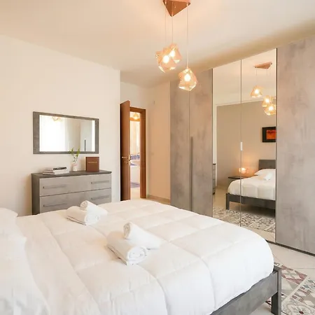 Mistral - Free Private Car Park Бари