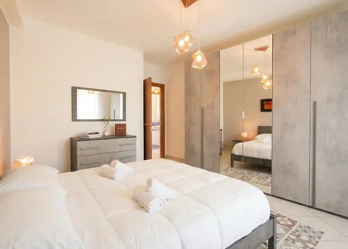 Mistral - Free Private Car Park Бари